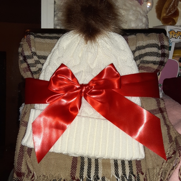 Hat - Picture 3 of 3